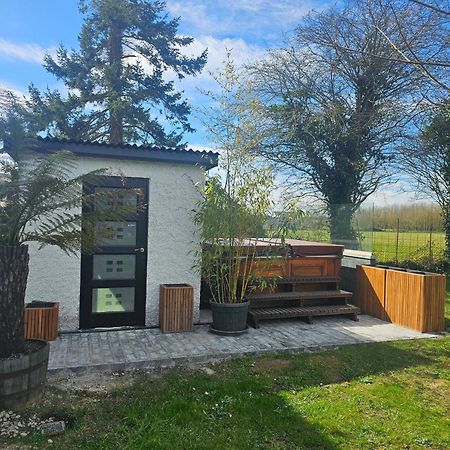 Contemporary Dublin Suite With Hot Tub Lispapple Cross Roads ภายนอก รูปภาพ