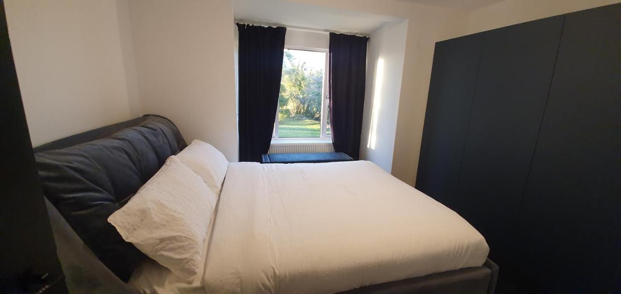 Contemporary Dublin Suite With Hot Tub Lispapple Cross Roads ภายนอก รูปภาพ