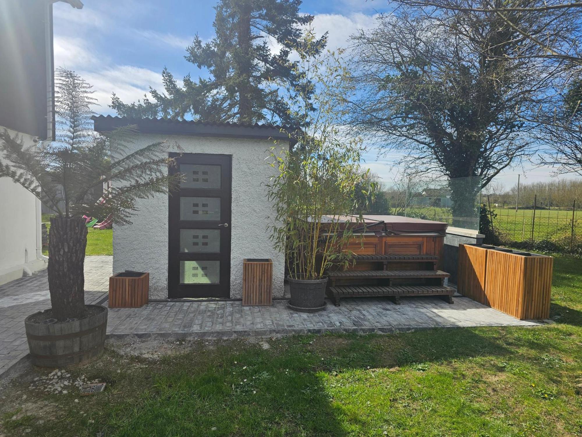 Contemporary Dublin Suite With Hot Tub Lispapple Cross Roads ภายนอก รูปภาพ